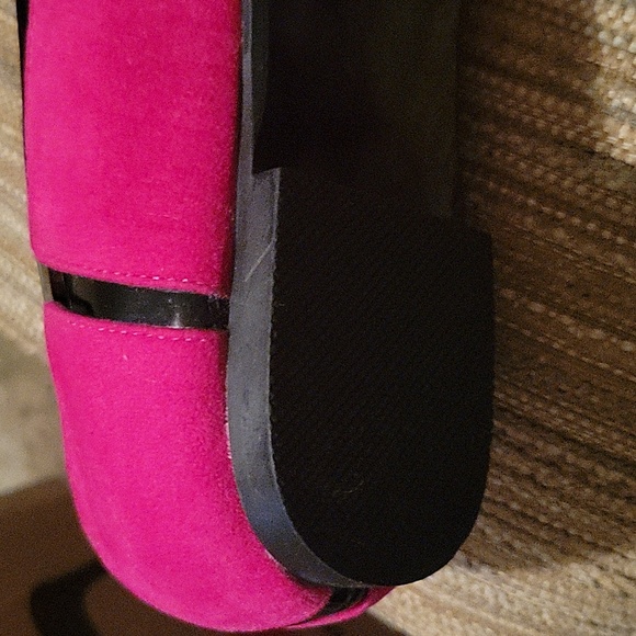 Pink and black shoes. - Picture 6 of 6